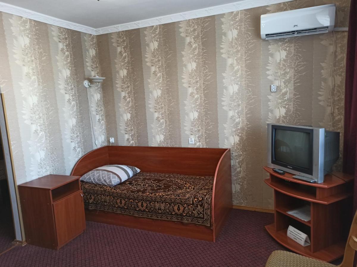 Hotel "Nizhyn" ภายนอก รูปภาพ